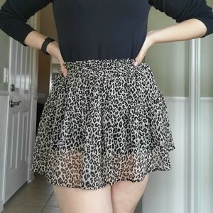 🌿 H&M Flowy Leopard Skirt
